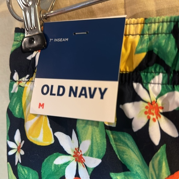Old Navy Printed Swim Trunks. Fresh-squeezed Fun. Size M. - Picture 6 of 7